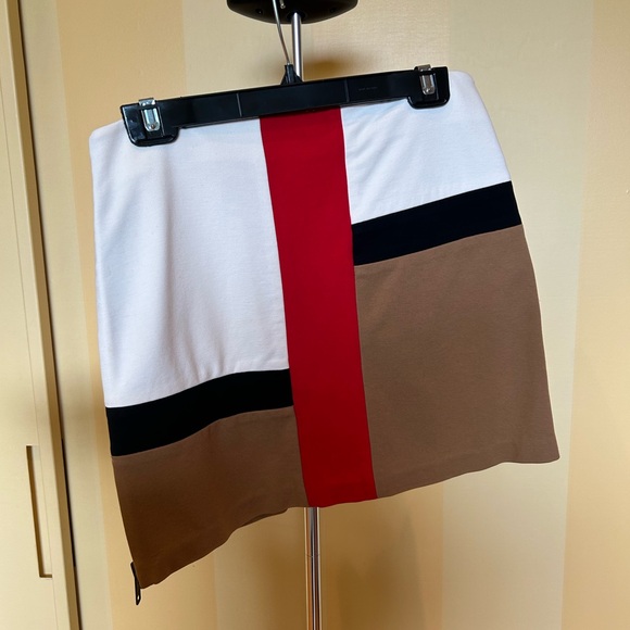 PRISTINE DIANE VON FURSTENBURG SIZE 4 MINI SKIRT - Picture 5 of 5
